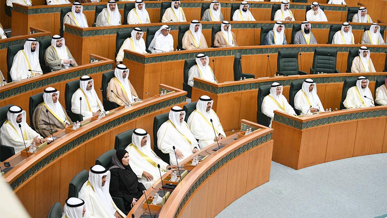 Kuveyt Anayasa Mahkemesi seçimleri iptal etti