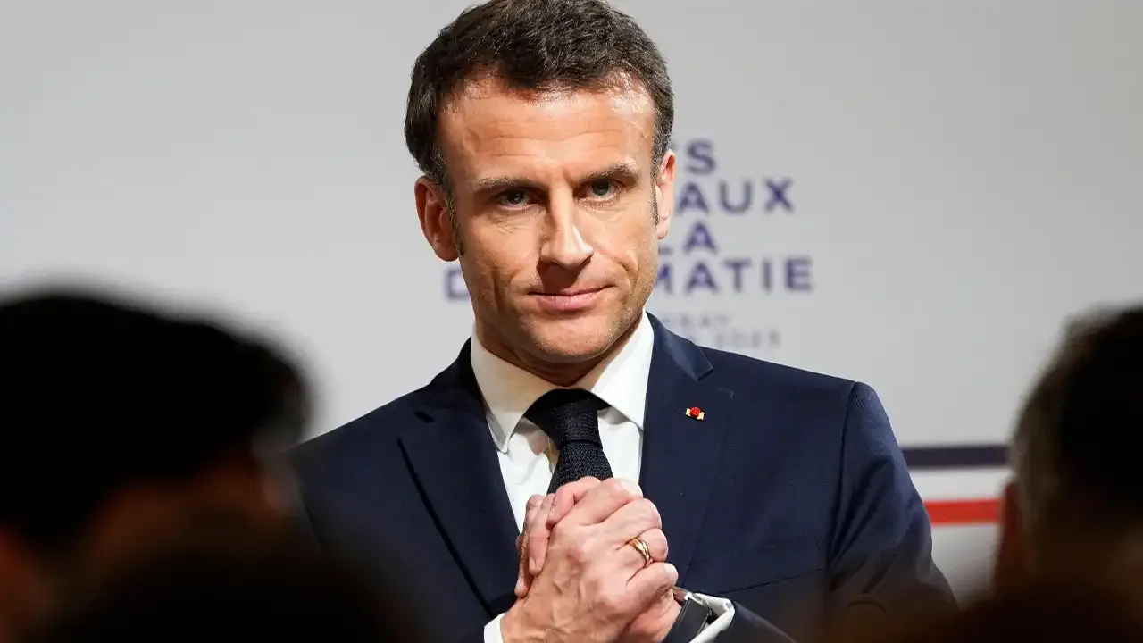Macron, tartışmalı emeklilik reformunu parlamentoda geçirme kararı aldı