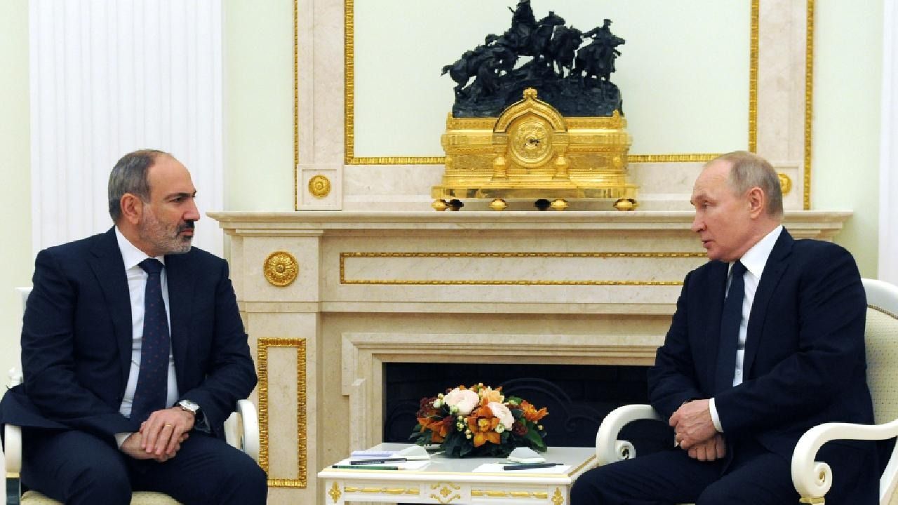 Putin, Paşinyan ile Karabağ'daki durumu görüştü