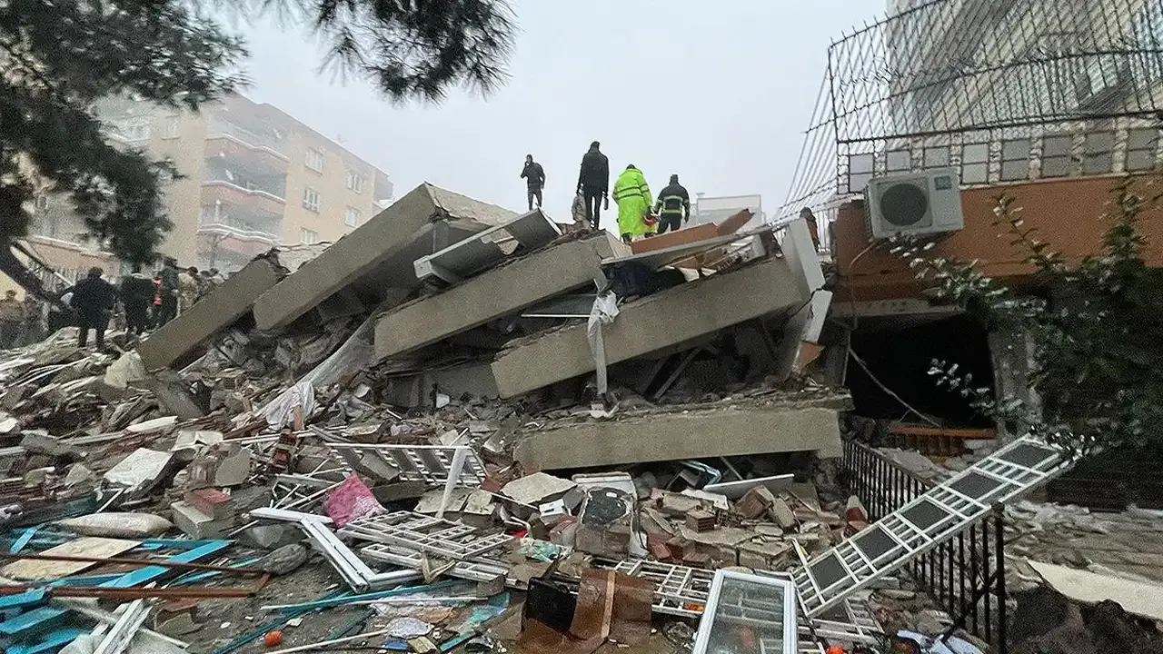 Şanlıurfa'da depremde yıkılan apartmanın inşaat mühendisi hakkında iddianame hazırlandı