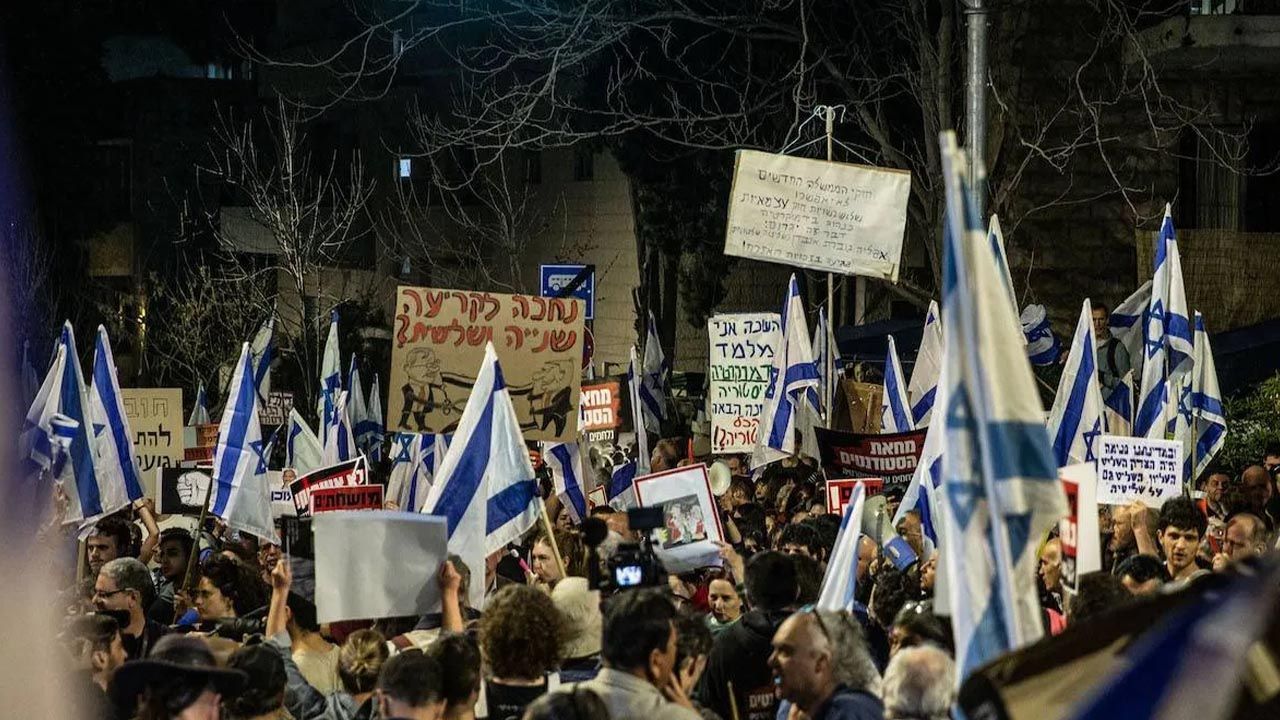 Yahudi askerler Netanyahu’nun “yargı düzenlemesi”ne karşı ayaklandı