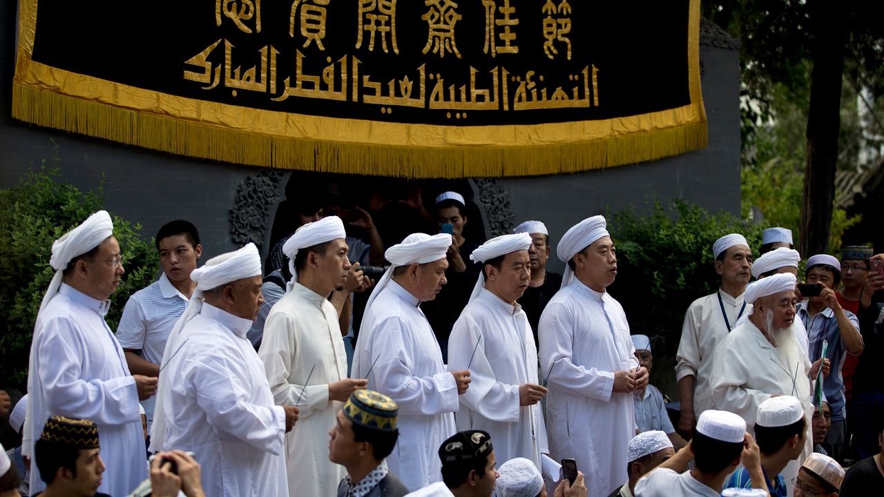 Çin'de 13. yüzyıldan kalma caminin yıkılacağı iddiası Müslümanları sokağa döktü