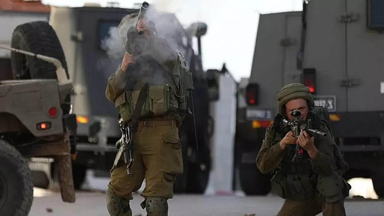 Terörist İsrail, Batı Şeria ve Doğu Kudüs'te 40 Filistinliyi gözaltına aldı