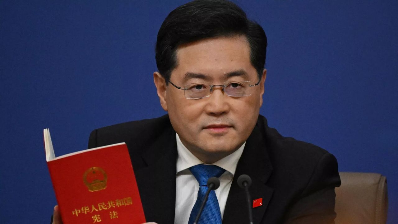1 aydır haber alınamayan Çin Dışişleri Bakanı Çin Gang görevden alındı, yerine Wang Yi atandı