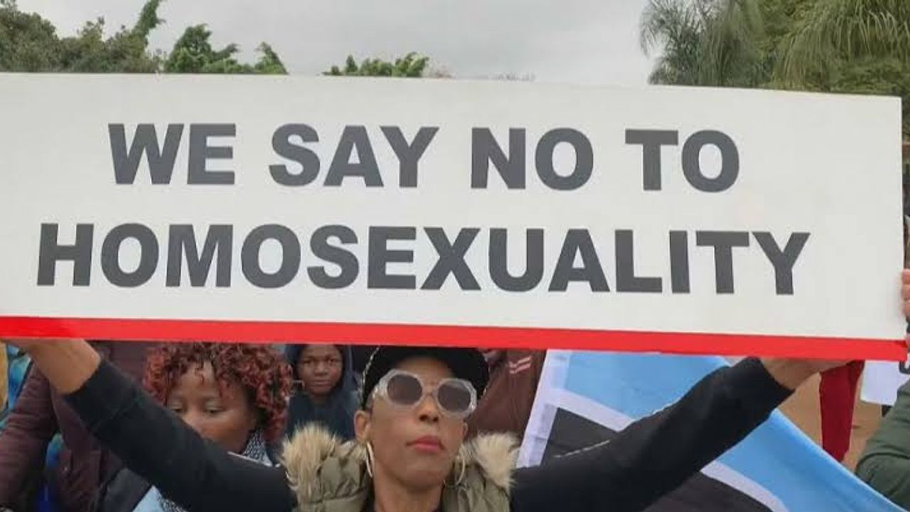 Afrika'da LGBT dayatmasına geçit yok! Botswanalılar sokaklara döküldü