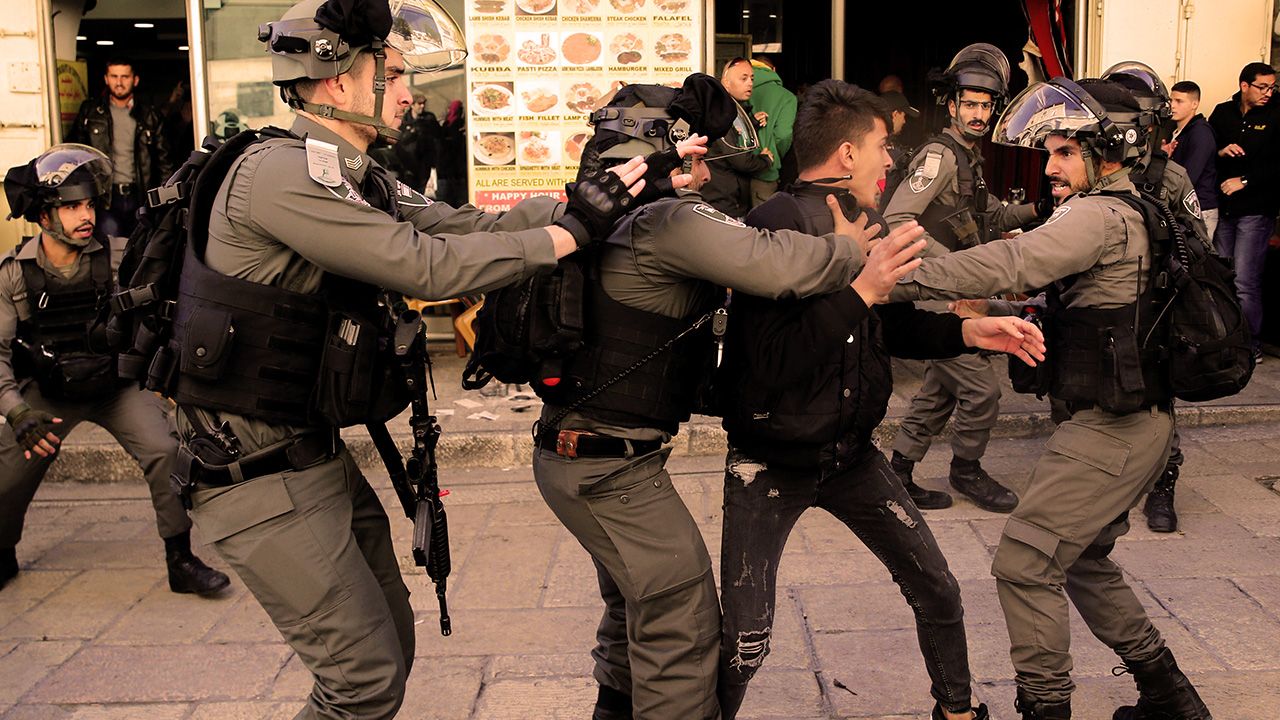 Yahudi Devleti, Batı Şeria'da 13 Filistinliyi gözaltına aldı