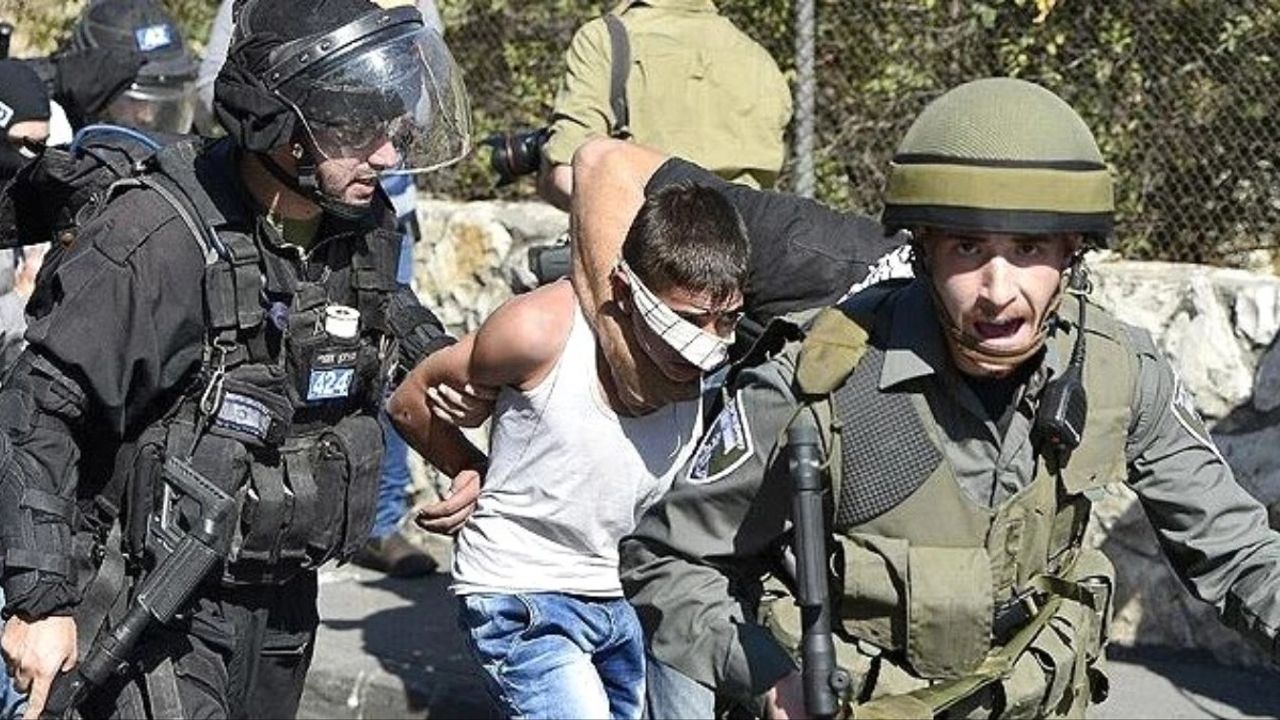 İsrail keyfi şekilde 1000'den fazla Filistinliyi gözaltında tutuyor