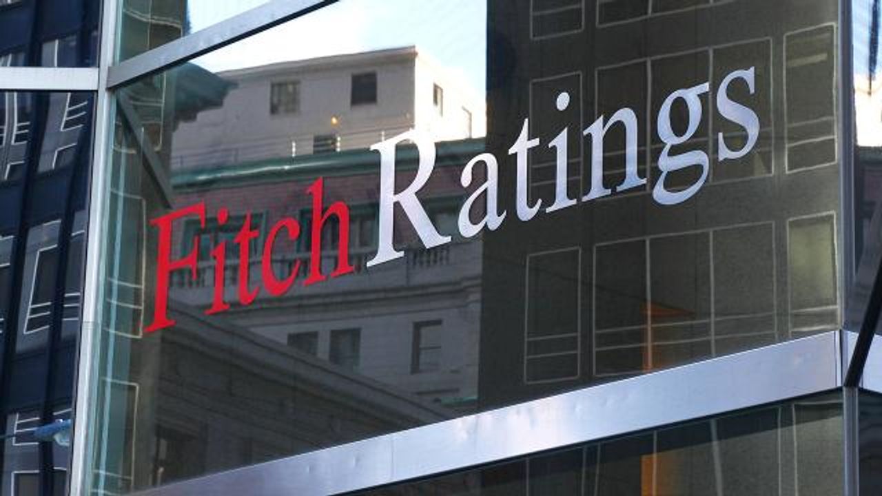 Fitch, ABD'nin uzun vadeli kredi notunu düşürdü