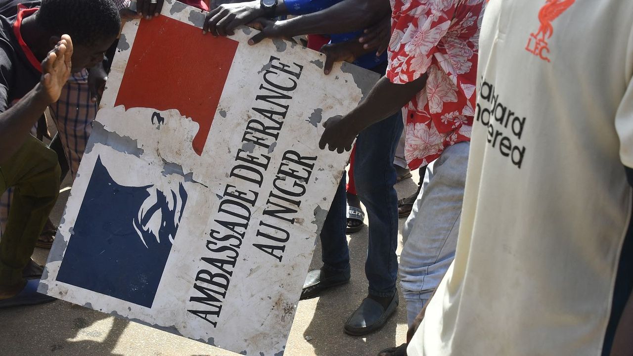 Nijer'de cunta yönetimi Fransa ile askeri ilişkileri iptal etti