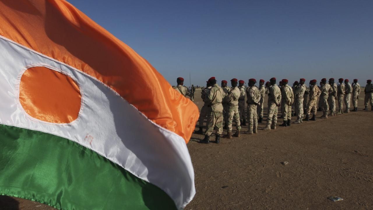 Nijer'de ordu alarma geçti
