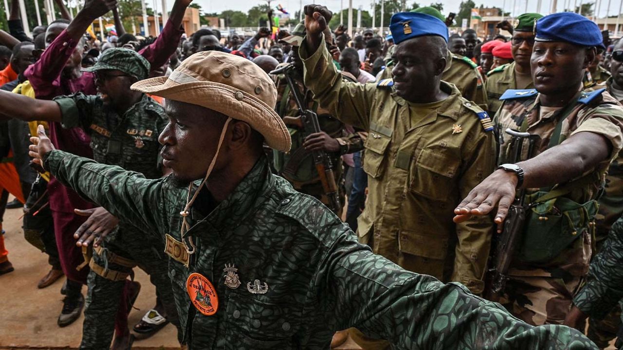 Darbeyi tanımadığını duyuran Nijer'in Paris Büyükelçisi'nin oğlu tutuklandı