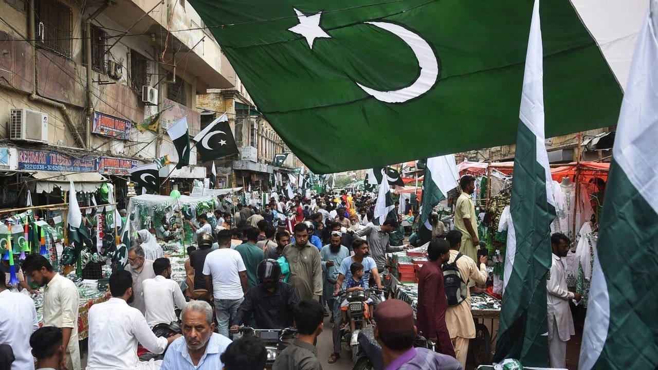 Pakistan geçici başbakanı Enver el-Hak Kakar oldu