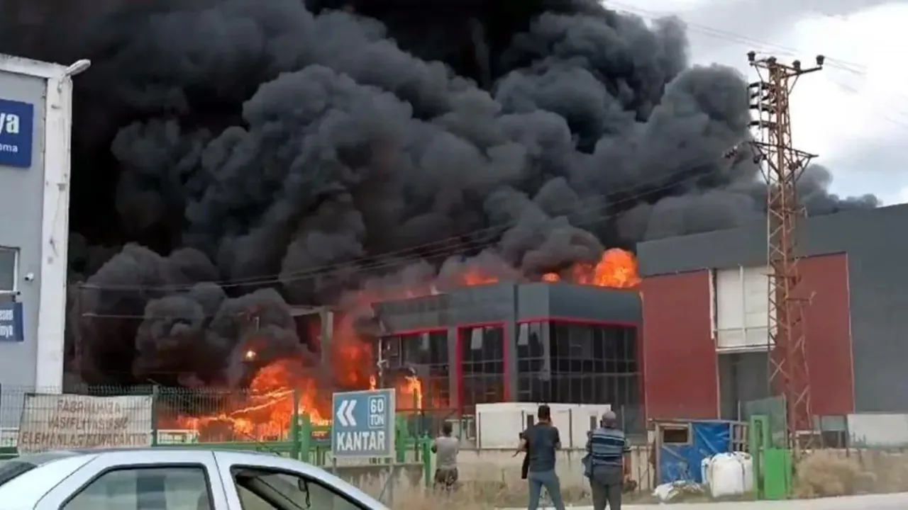 Tekirdağ’da bir kimya fabrikasında yangın çıktı