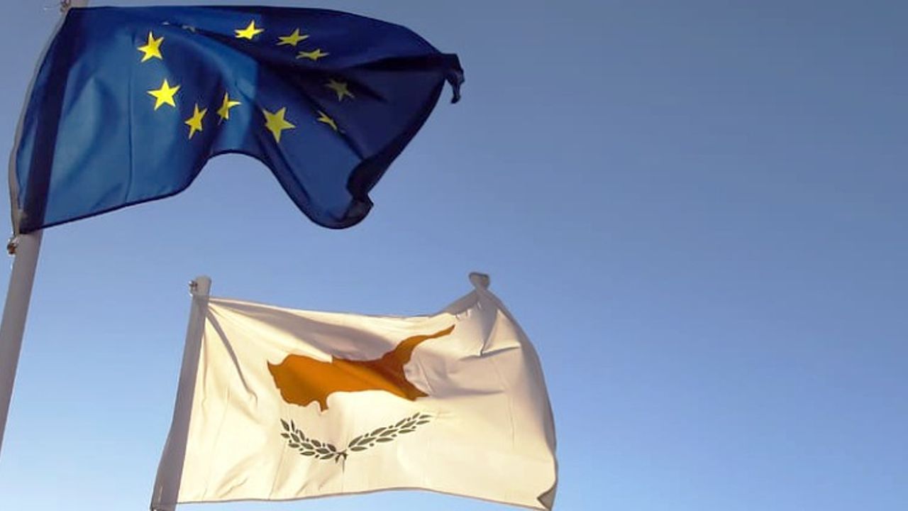 Eski İngiltere Dışişleri Bakanı: Kıbrıs’ta iki devletli çözümü masaya koymalıyız