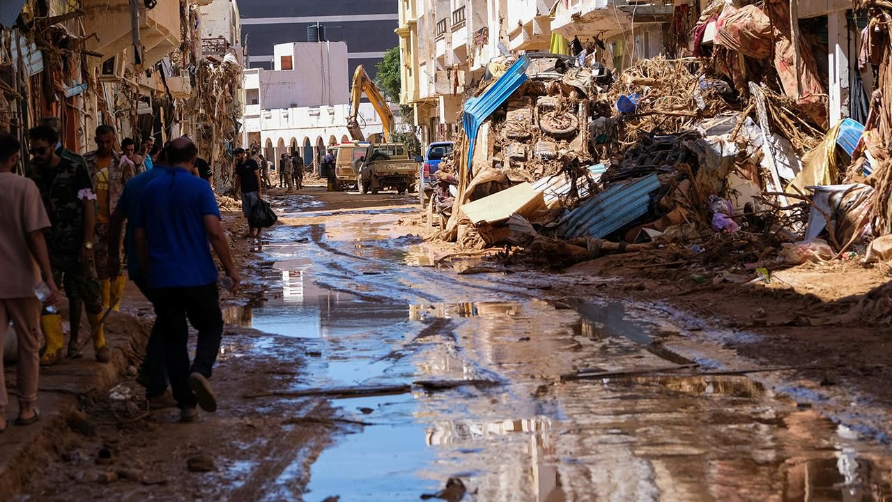 Libya'da selden en çok etkilenen Derne'de salgın riski