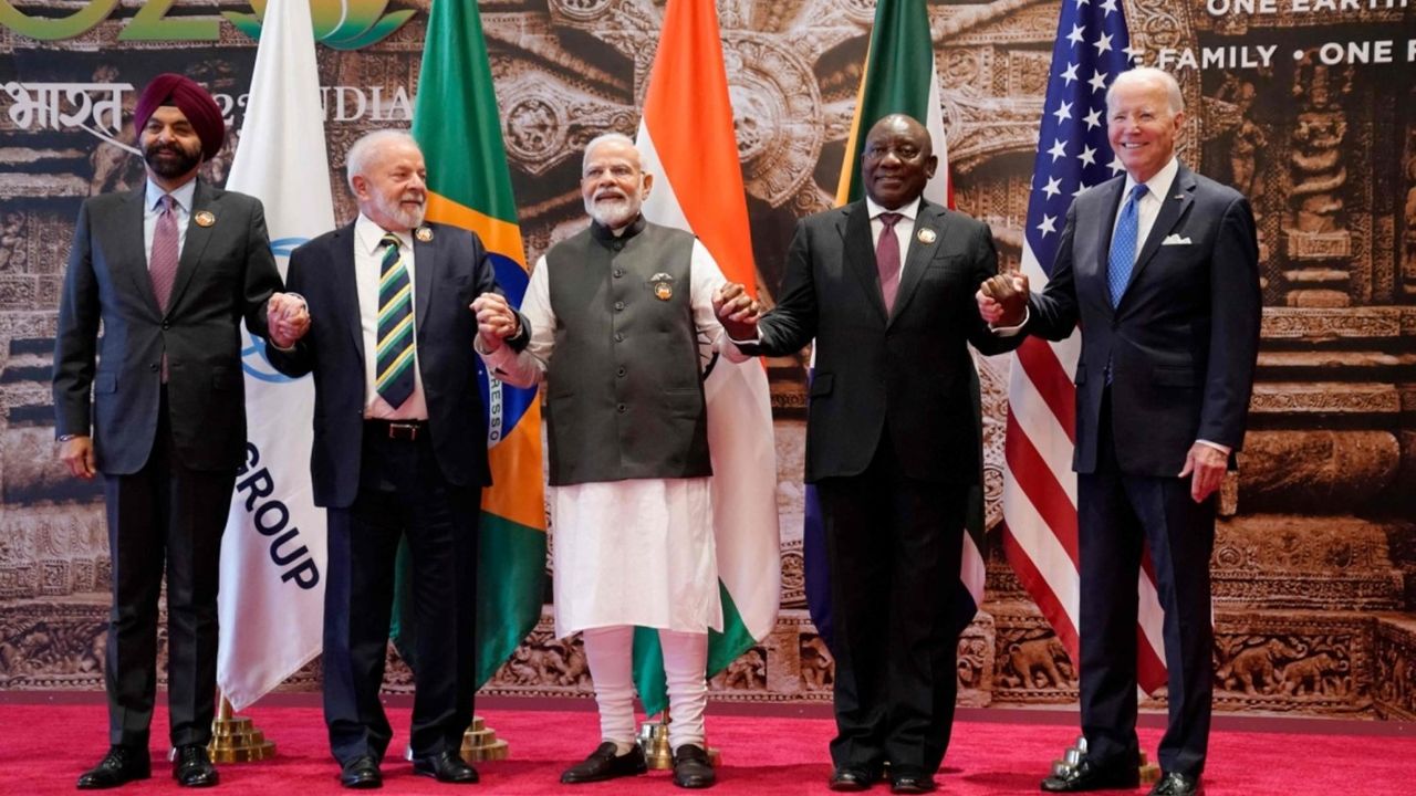 Hindistan'ın ABD, AB ve Rusya ekseninde çok yönlü politikası