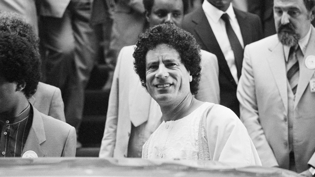 Eski İtalya Başbakanı: Fransa, Kaddafi'yi öldürmek isterken yolcu uçağını düşürdü