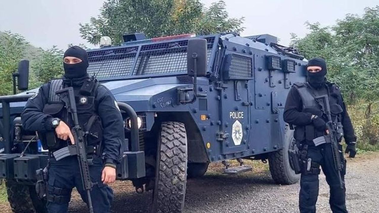Kosova'da tansiyon yükseliyor: Sırplar polis noktasına saldırdı 1 kişi öldü