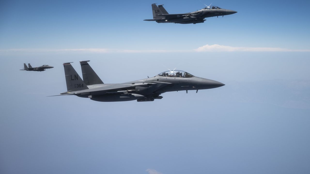 ABD, işgalci İsrail için yığınak yapmayı sürdürüyor: F-15'ler Ürdün'de