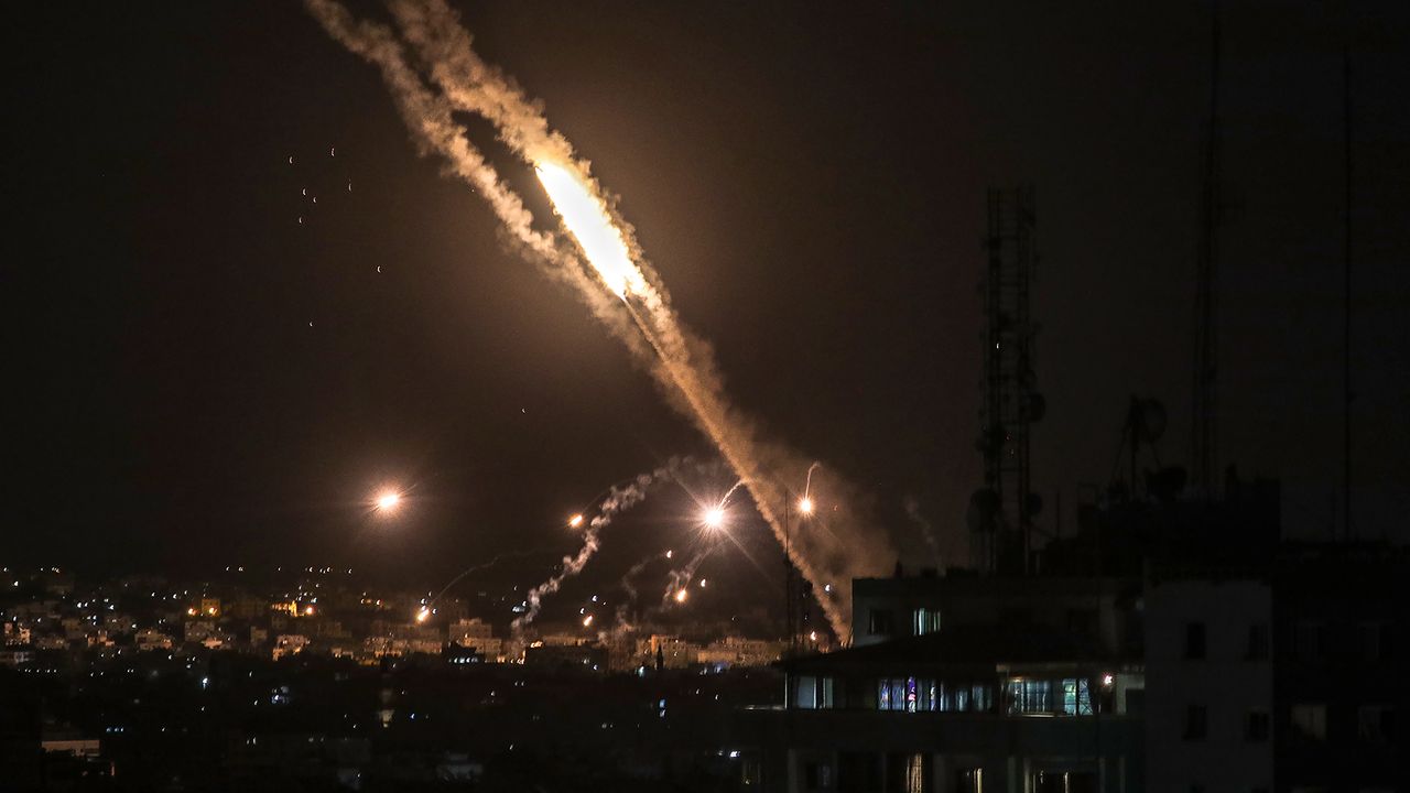 Hamas Tel Aviv'i roketlerle vuruyor!