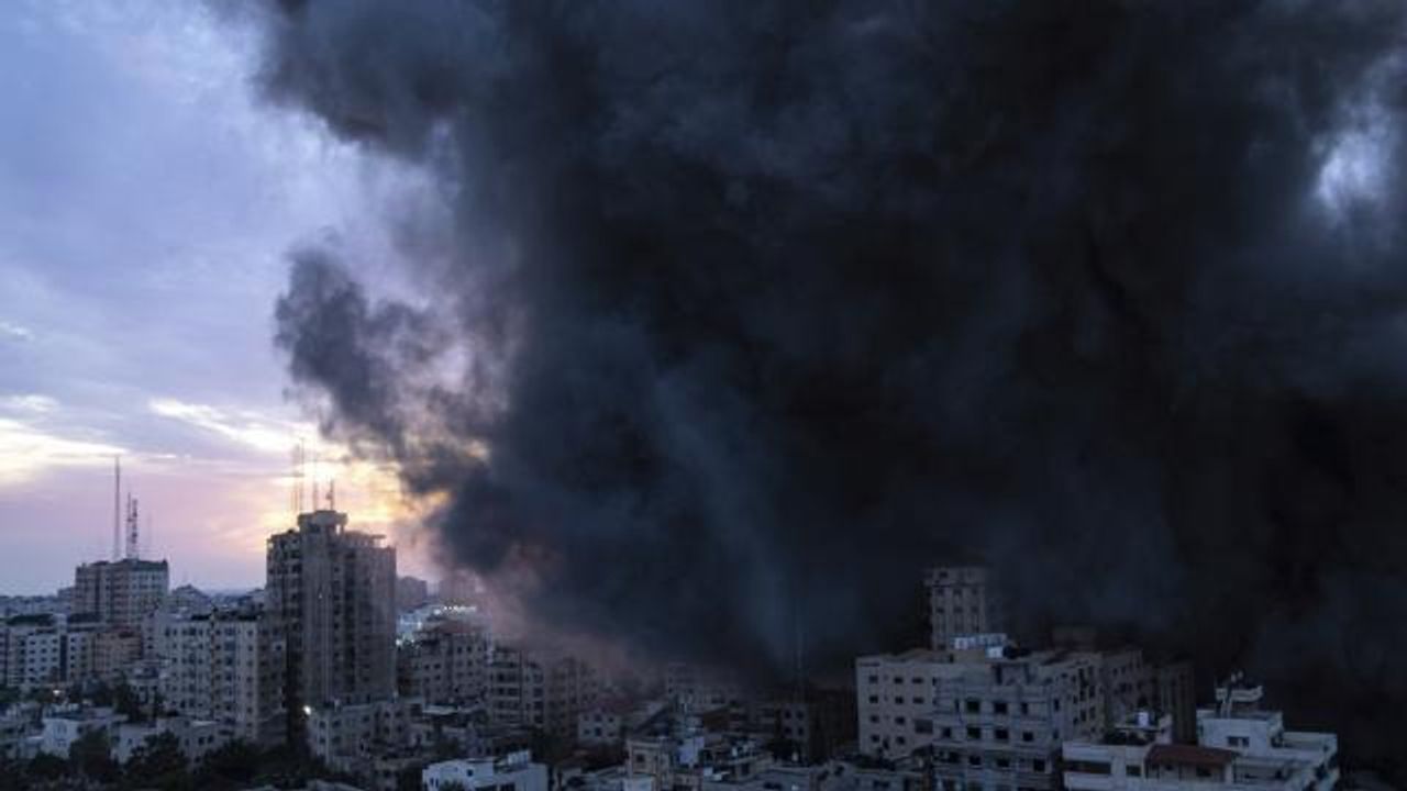 İşgalci İsrail, Gazze'nin birçok noktasına hava saldırısı düzenledi! Çok sayıda şehit var