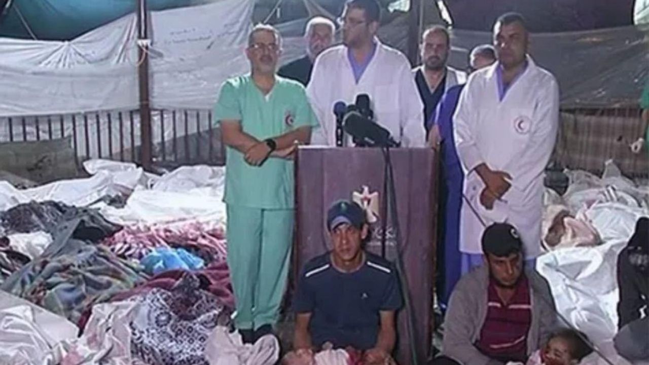 Filistin Sağlık Bakanlığı, hastane saldırısında şehit olanların arasında basın toplantısı düzenledi