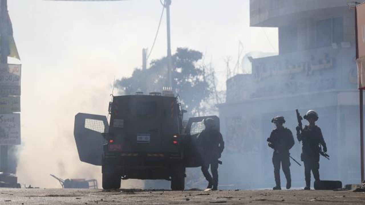 İsrail güçleri, Batı Şeria'da pek çok noktaya baskın düzenledi