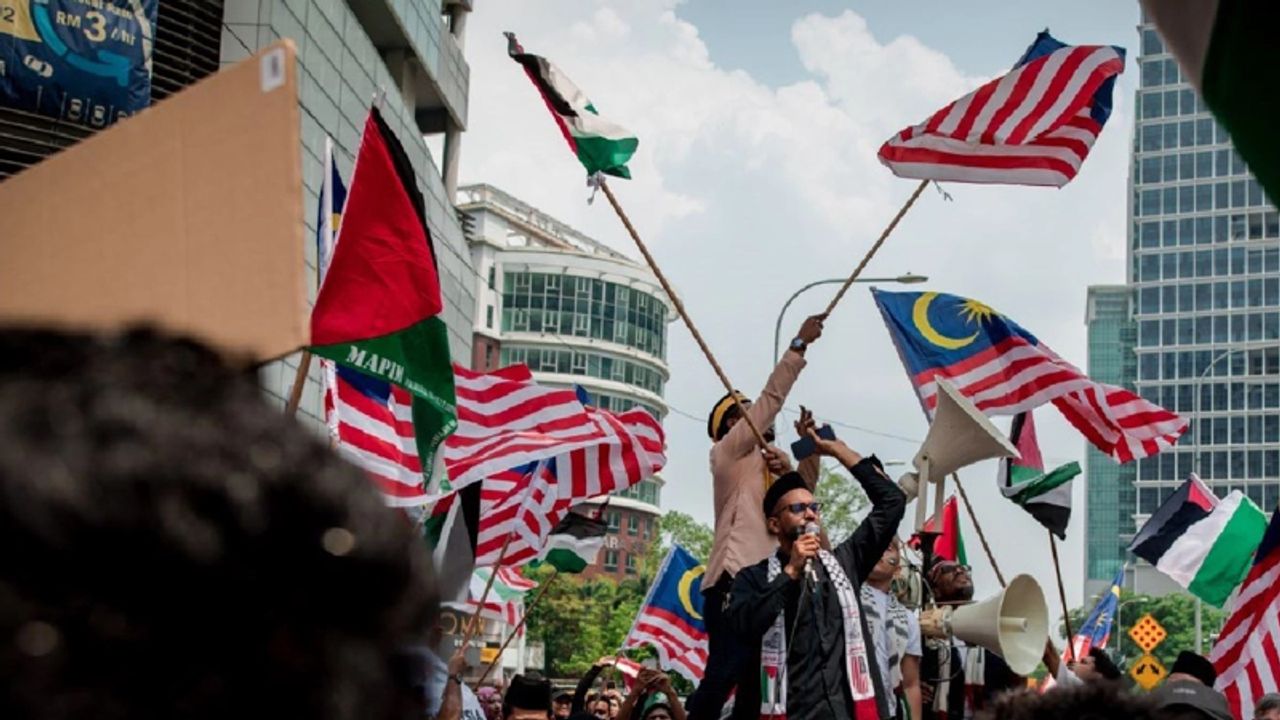 Malezya'dan Filistin'e destek: Binlerce kişi ABD Büyükelçiliğine yürüdü
