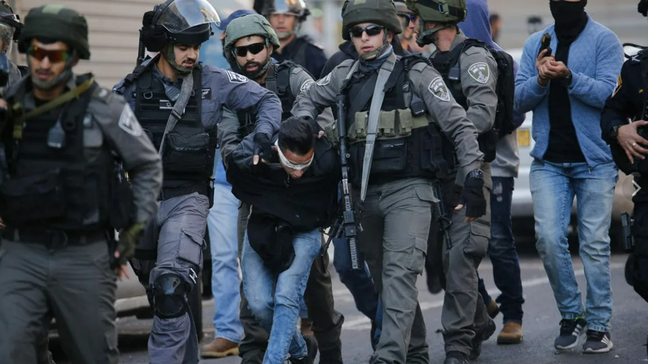 Terörist İsrail Batı Şeria ve Doğu Kudüs'te 20 Filistinliyi daha gözaltına aldı