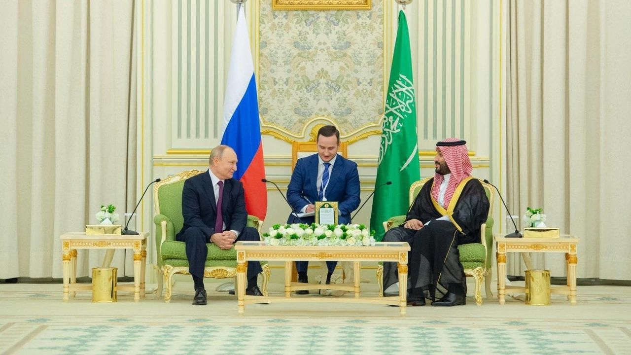 Putin'den BAE ve Suudi Arabistan’a ziyaret