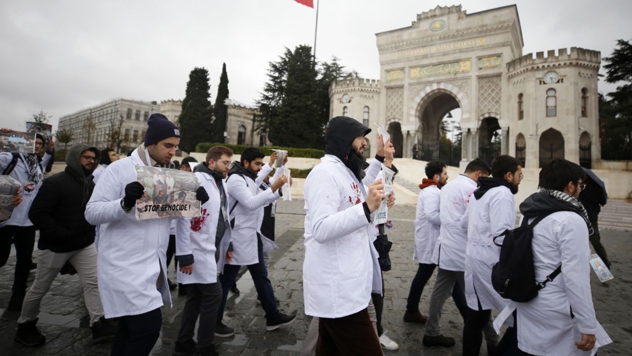 İstanbul'da doktorlar Gazze için yürüdü