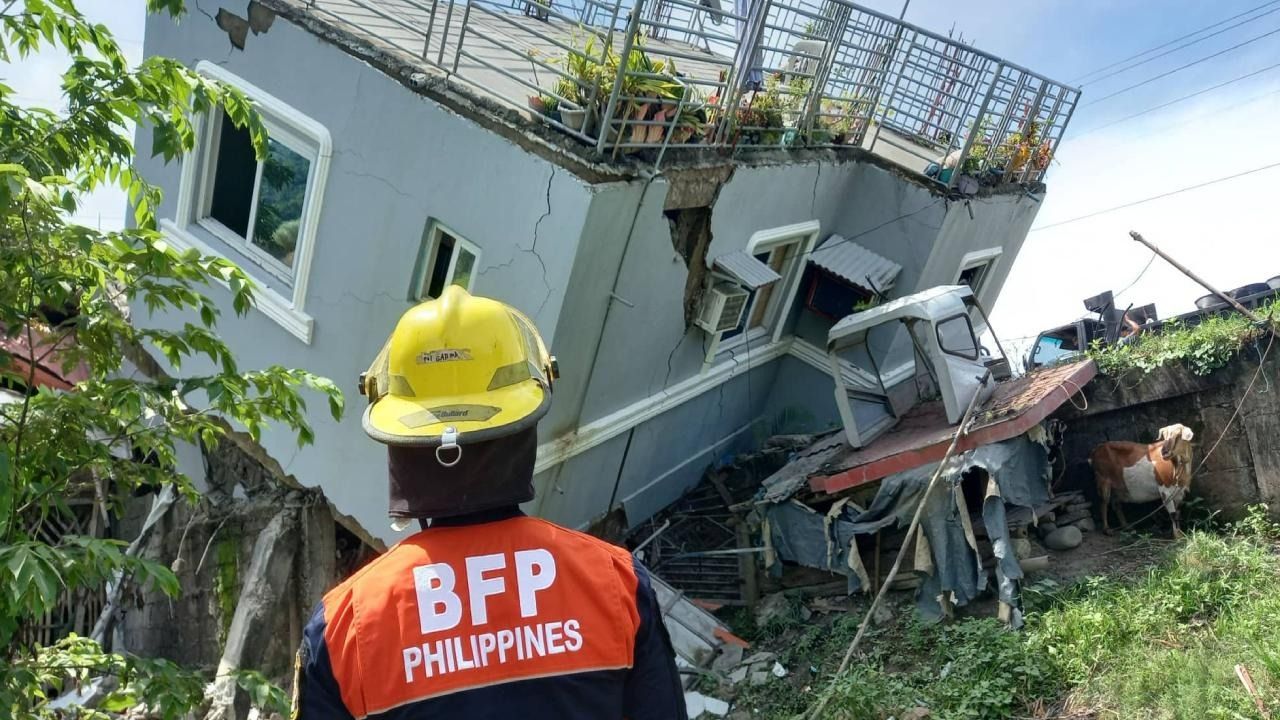 Filipinler'de 7 büyüklüğünde bir deprem daha