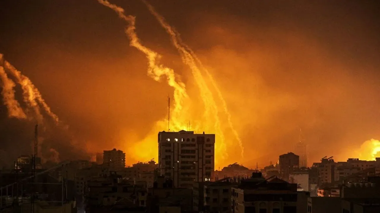 Terörist İsrail, gece boyunca Gazze'yi vurdu!