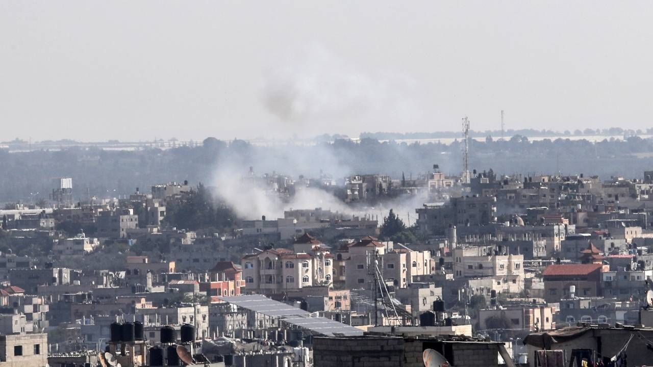 Terörist İsrail'in Gazze'nin güneyine düzenlediği saldırılarda en az 42 Filistinli şehit oldu