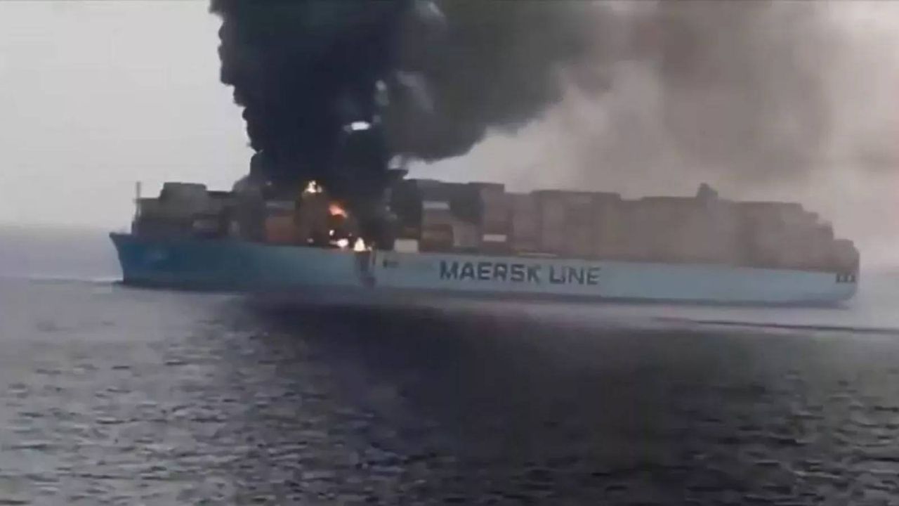 Dünyanın en büyük konteyner taşıma şirketi Maersk, Kızıldeniz seferlerini askıya aldı