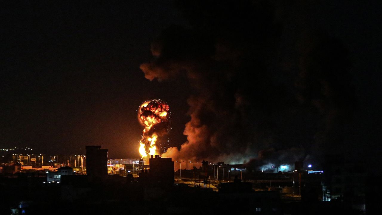 İsrail, Gazze'deki Adalet Sarayı binasını bombayla patlattı
