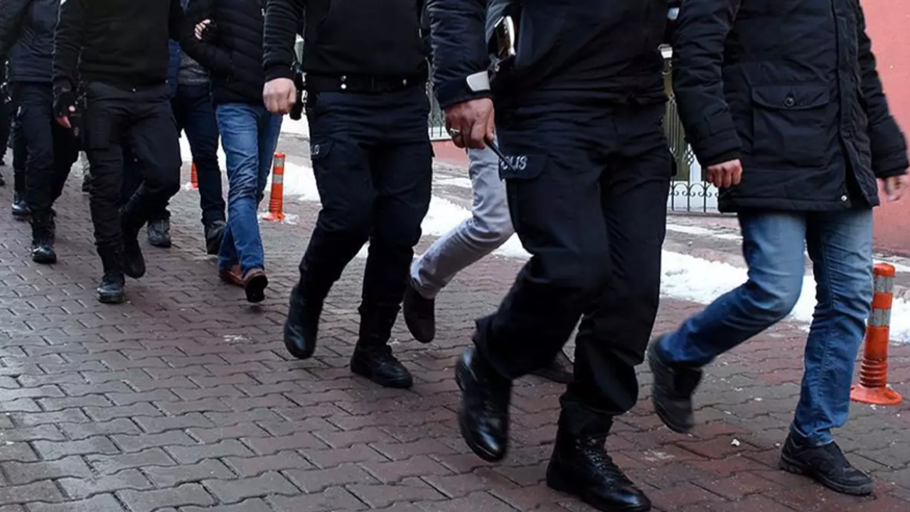 İzmir'deki Fettoş operasyonunda 5 tutuklama