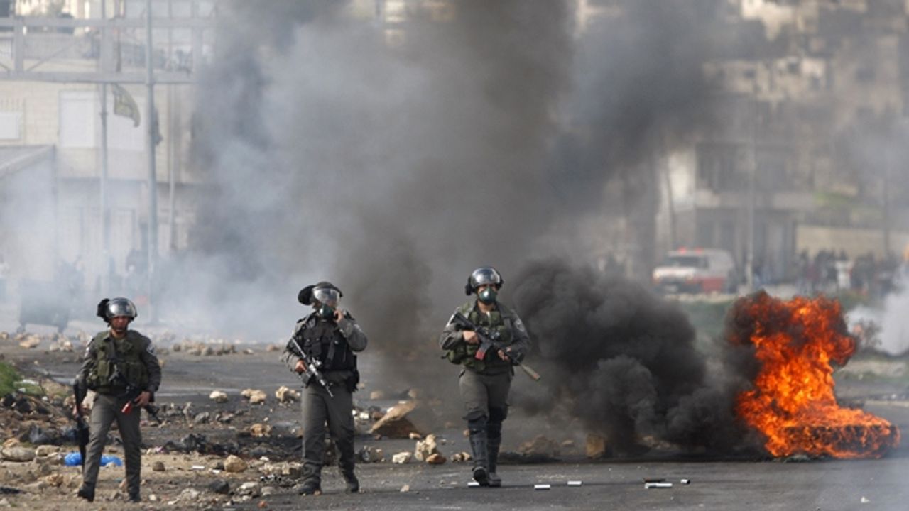 Terörist İsrail, Mescid-i Aksa'da Filistinlilere müdahale etti