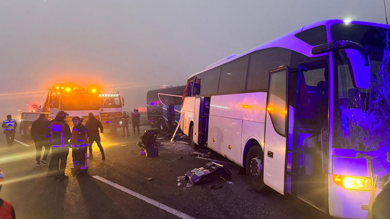 Sakarya'da 7 araç birbirine girdi: 10 kişi öldü 59 kişi yaralandı