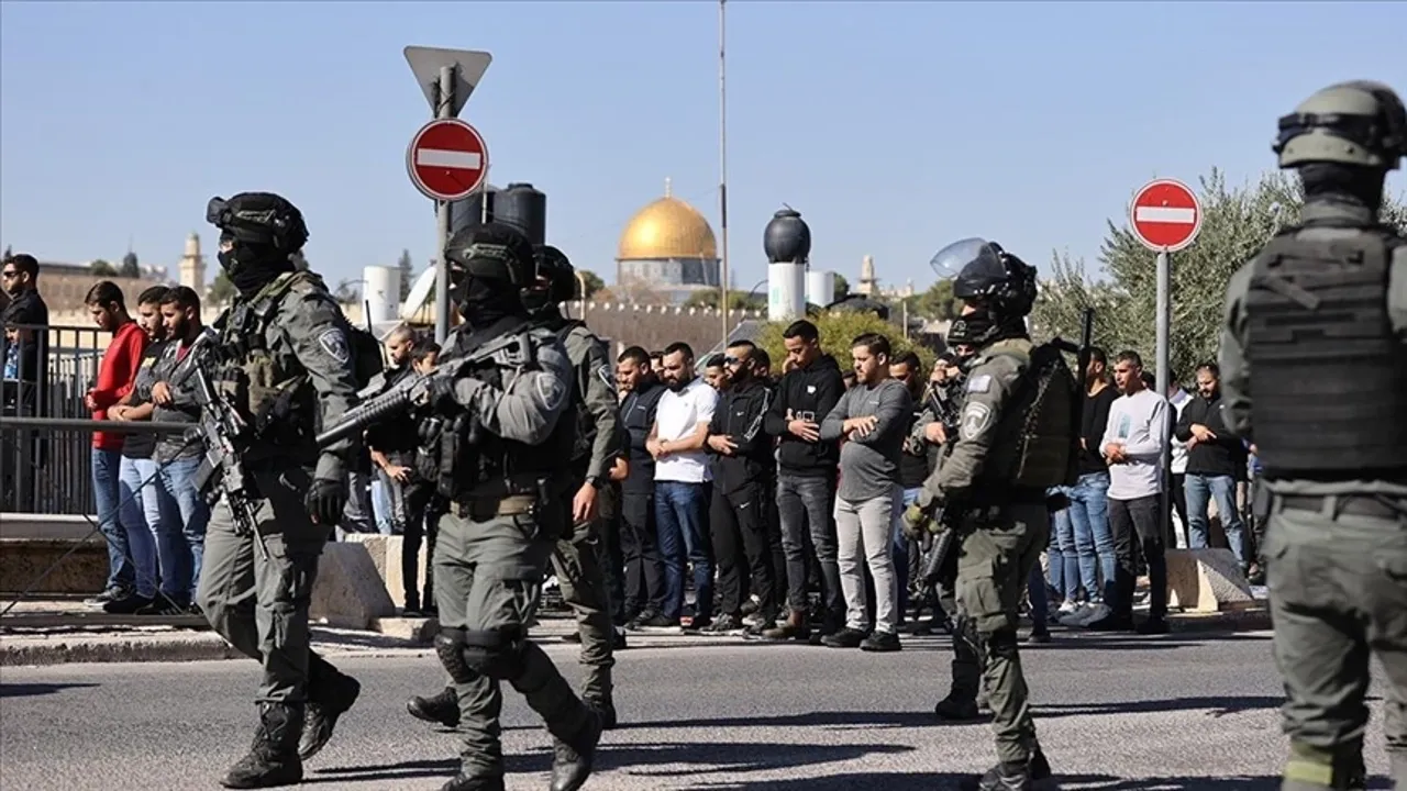 Terörist Yahudiler Mescid-i Aksa'da cuma namazı kılınmasını 9 haftadır kısıtlıyor
