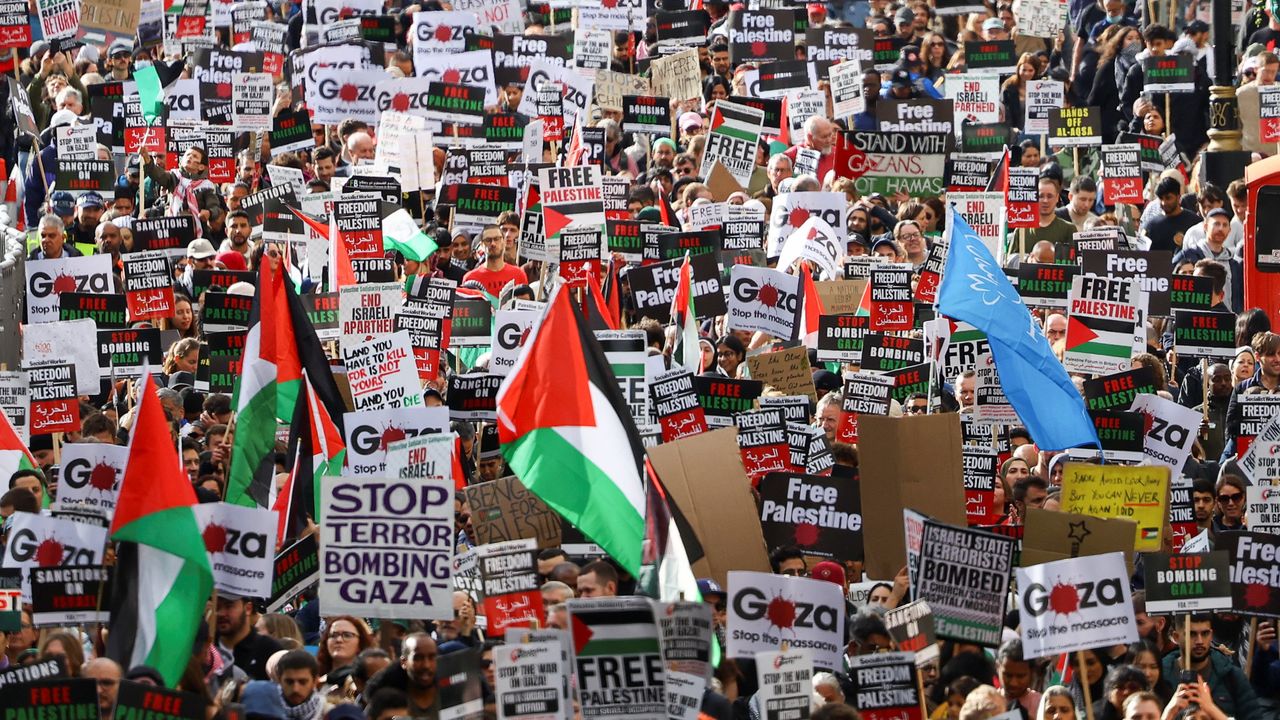 İngiltere'de yüz binlerce kişi Gazze için yine sokaklarda