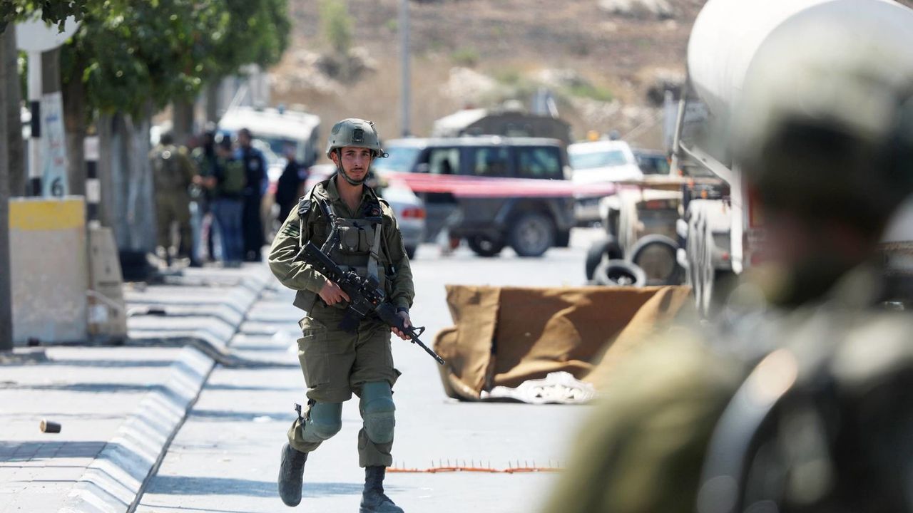 Batı Şeria ve Doğu Kudüs'te 5 bin 755 Filistinli gözaltına alındı