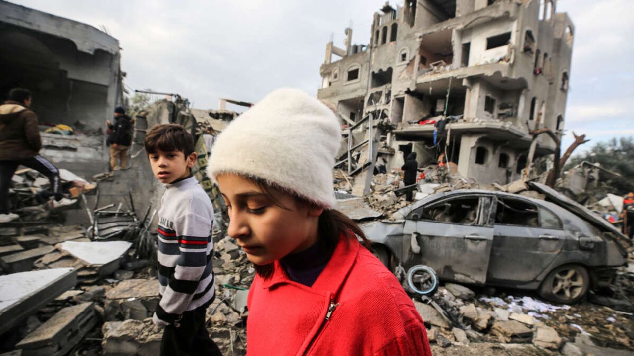 Terörist İsrail, 94 günde Gazze Şeridi'nde 69 bin konutu yıktı