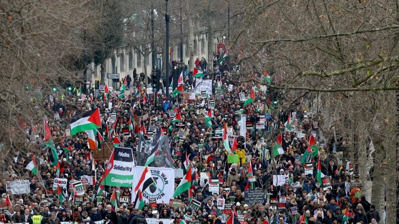 Londra’da yüz binler bir kez daha Gazze için yürüdü: ‘Özgür Filistin’