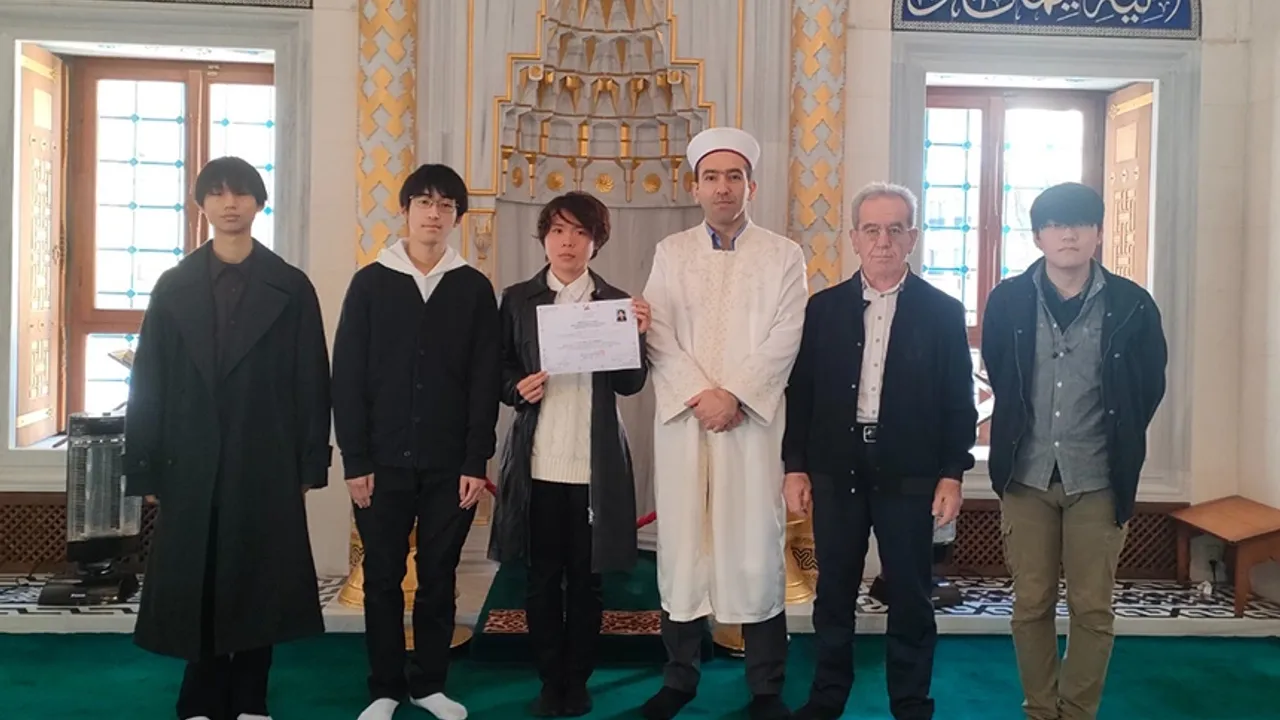Tokyo Camii'nde ezandan etkilenen Doi Hikaru, Müslüman oldu