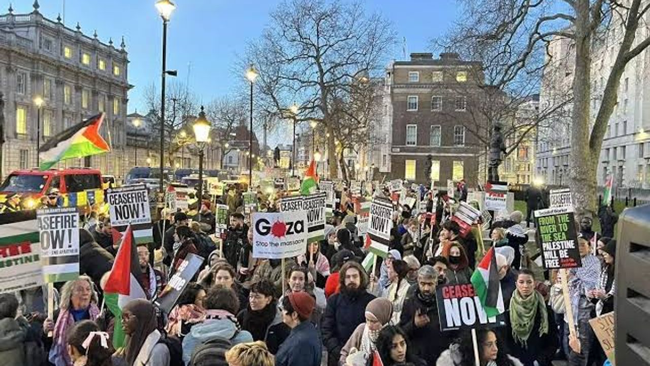 Terörist İsrail, Londra'da protesto edildi! İslam ve Arap ülkeleri yine sessizliğe büründü
