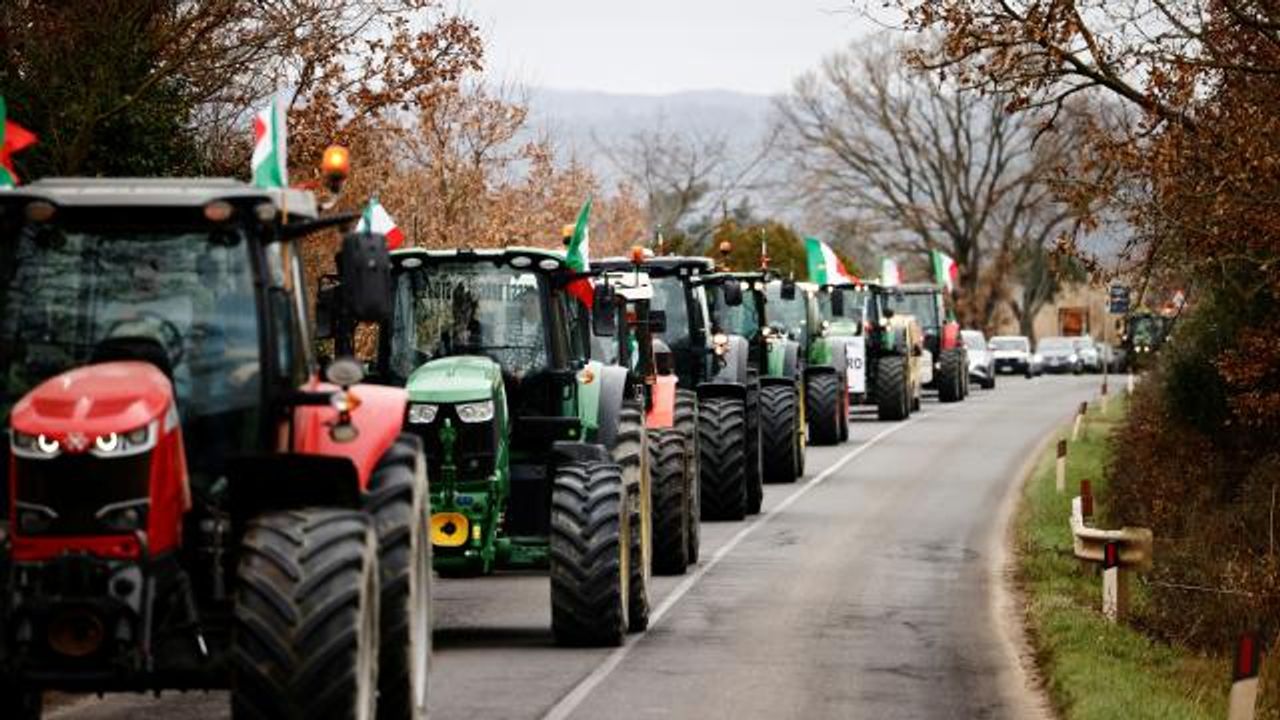 İtalya'da çiftçiler protestolarını, Roma'ya taşıyor