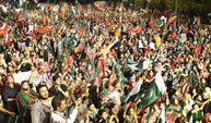 Pakistan'da halk İmran Han için meydanlarda