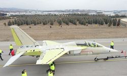 Türkiye'nin jet eğitim uçağı Hürjet motorunu çalıştırdı