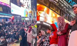 ABD'de binlerce Müslüman Times Meydanı'nda teravih kıldı